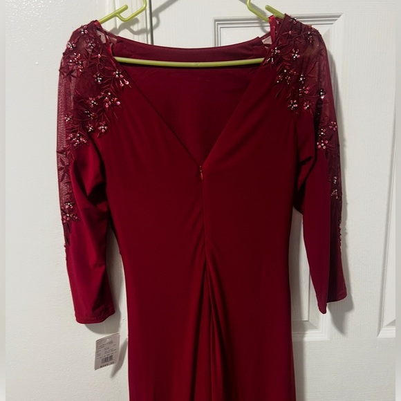 CACHET 3/4-Sleeve Boatneck Sheath dark red Gown with Sequins/size 8 - Picture 9 of 11